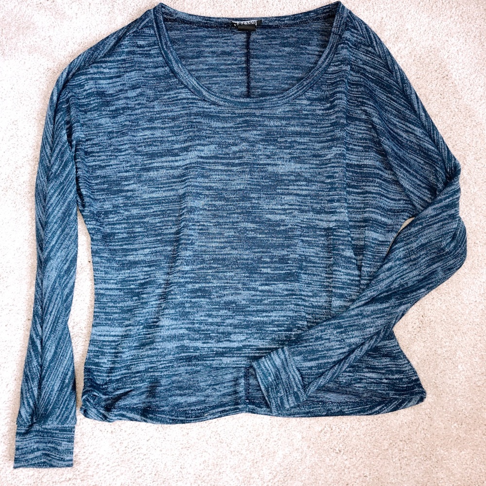 women’s long sleeved blue knit sweater